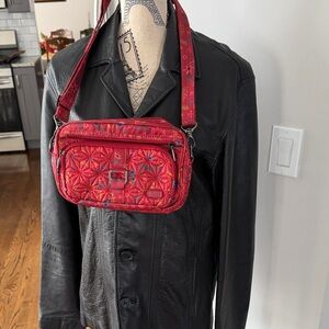 Lug Carousel XL Crossbody Warm Red Bouquet Floral Quilted Nylon Purse